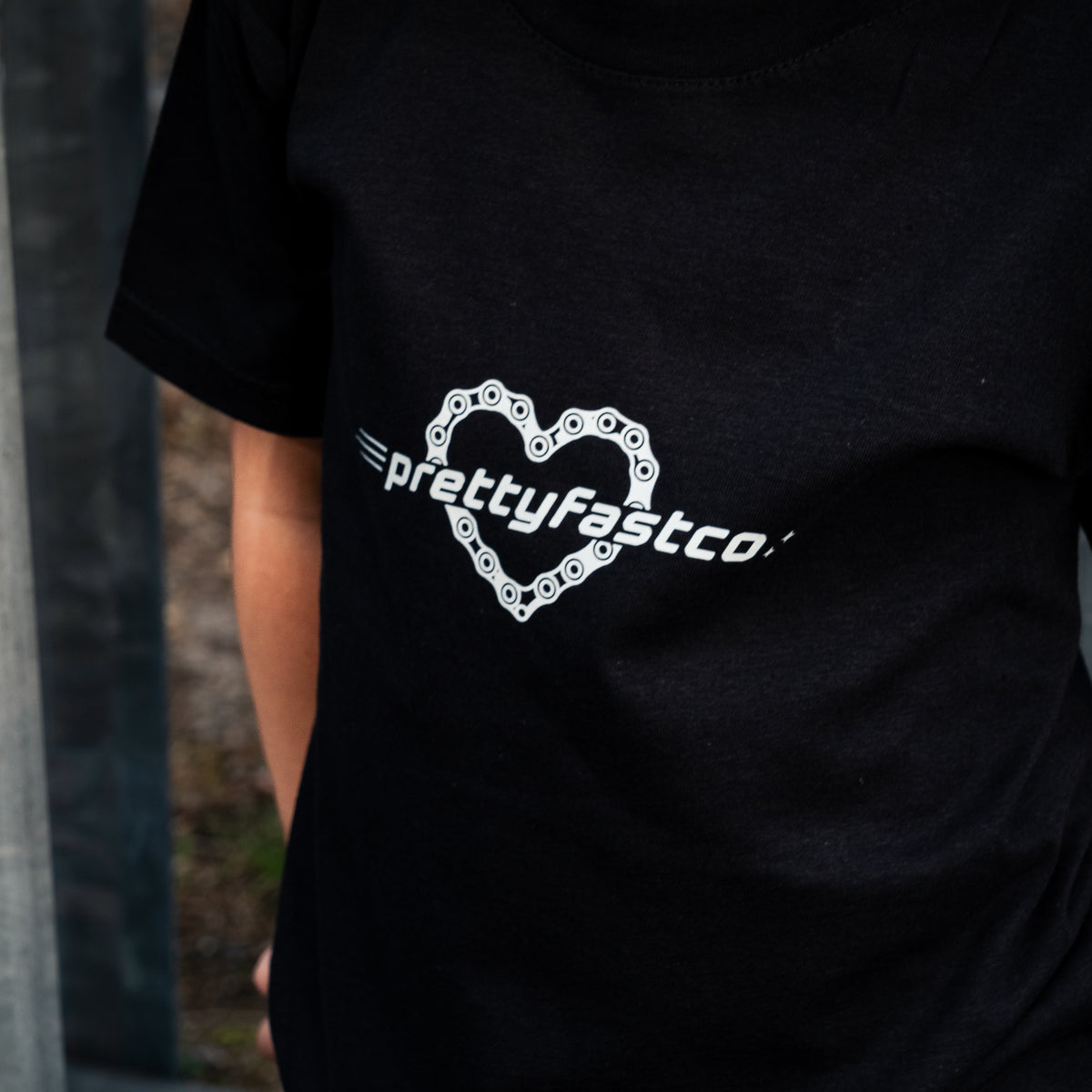 PrettyFastCo Kids Chain Heart Tee In Black