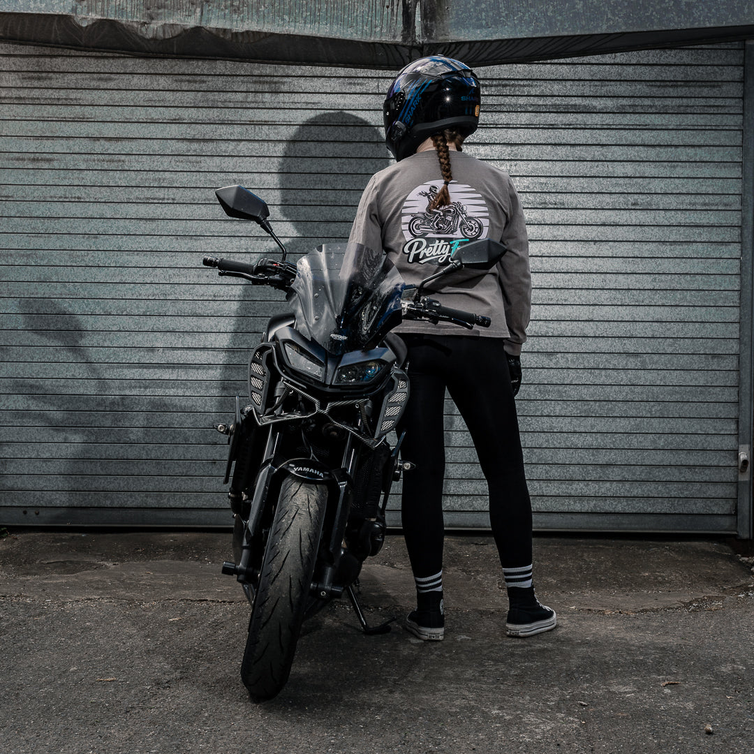 PrettyFastCo Sunset Rider L/S T-shirt In Faded Grey