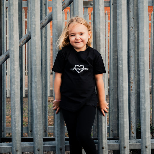 PrettyFastCo Kids Chain Heart Tee In Black